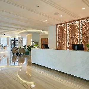 Arabian Park Dubai, An Edge By Rotana מלון